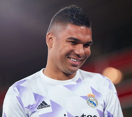 Real đưa ra mức giá bán Casemiro cho MU