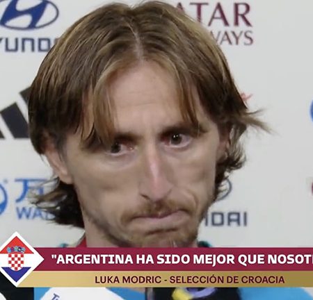 Buồn sắp khóc, Modric thừa nhận một điều về Messi
