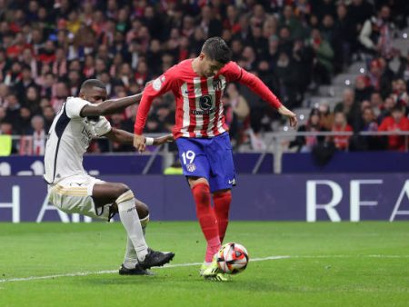Real Madrid: Con mồi yêu thích của Morata