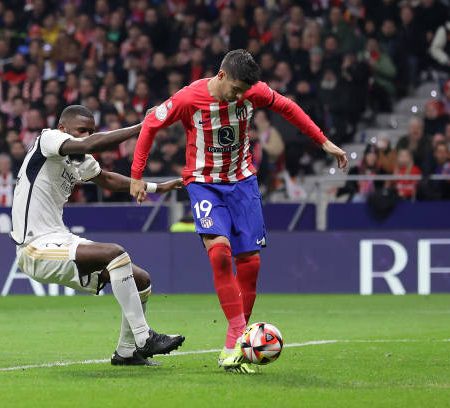 Real Madrid: Con mồi yêu thích của Morata